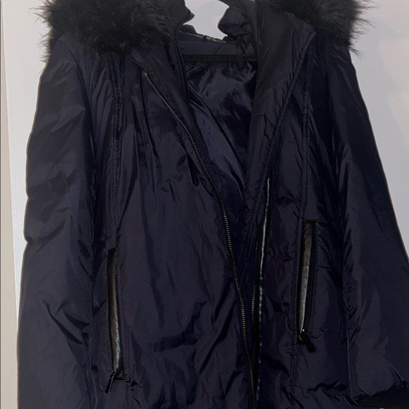 DKNY Midnight Puffer Coat with Faux Fur Trim - Picture 4 of 11